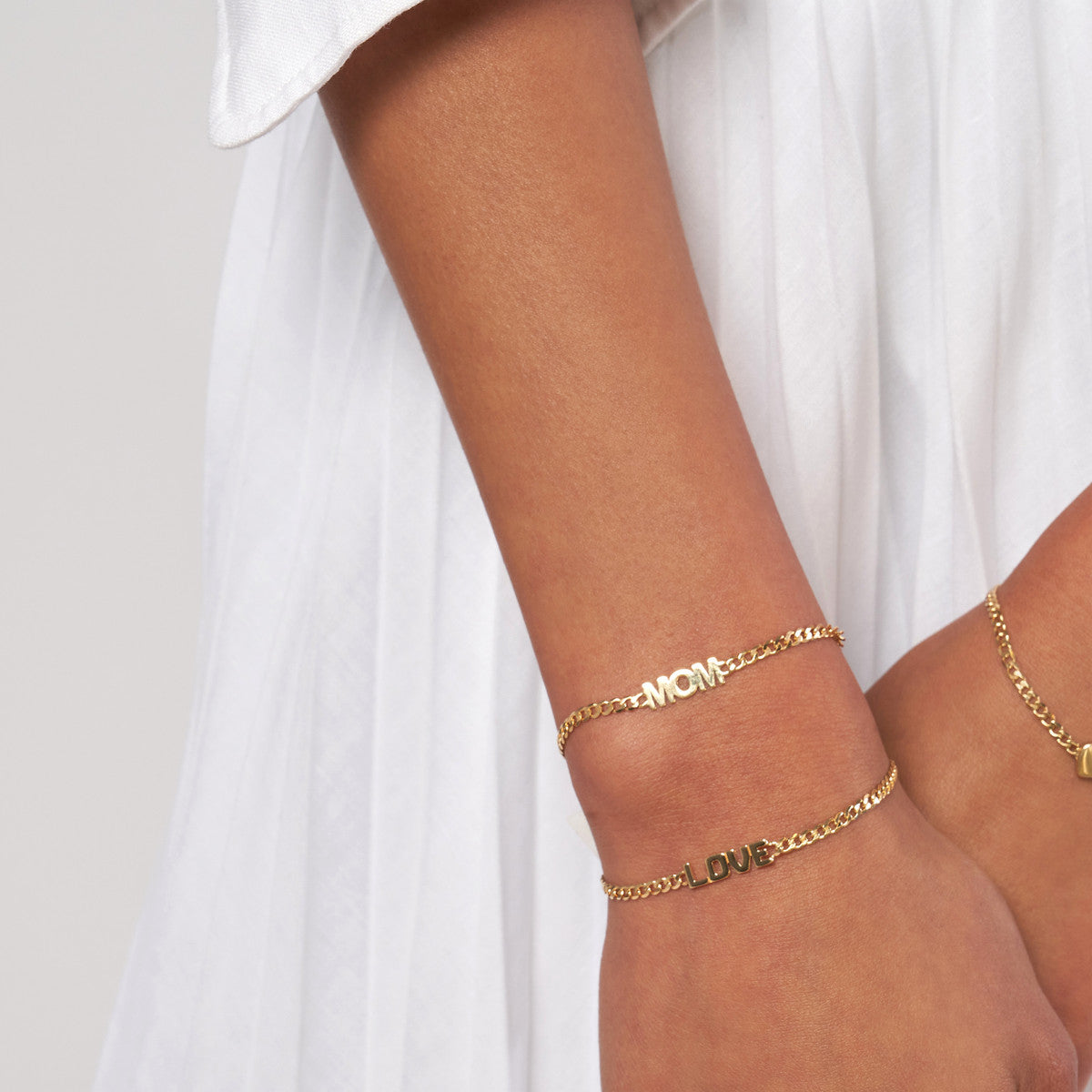 Mom on Curb Chain Adjustable Bracelet